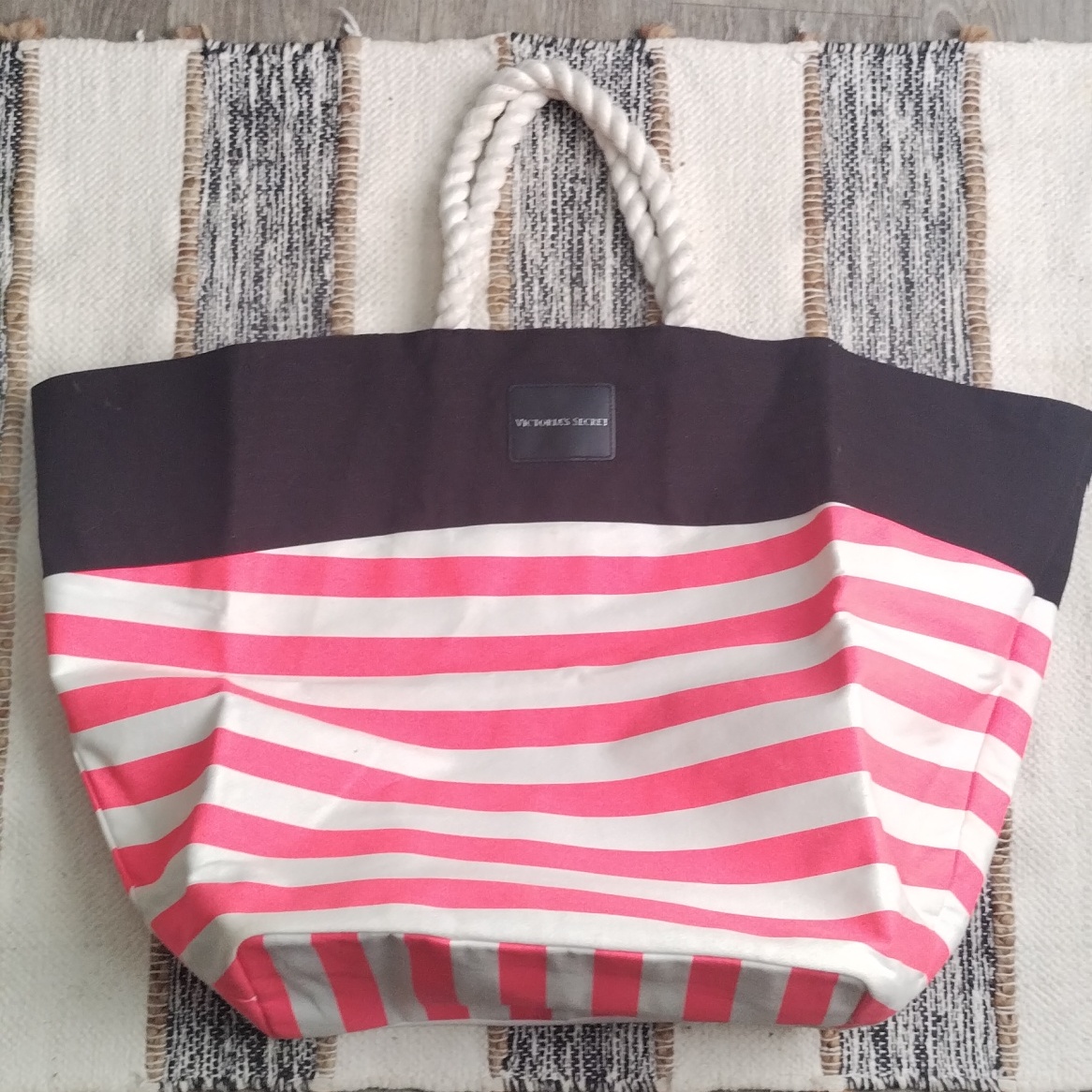 Victoria's Secret Women's Tote Beach Bag Pink Black And White Perfect Condition.